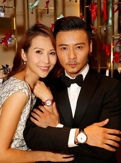 ［内附影片］12年结婚纪念日  张晋「突袭」老婆　一招搞定蔡少芬！非常甜蜜！