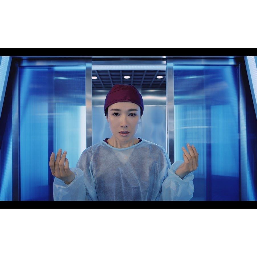 【法证先锋iv】李施嬅庆祝收视达40点，大方po珍藏泳照美爆！