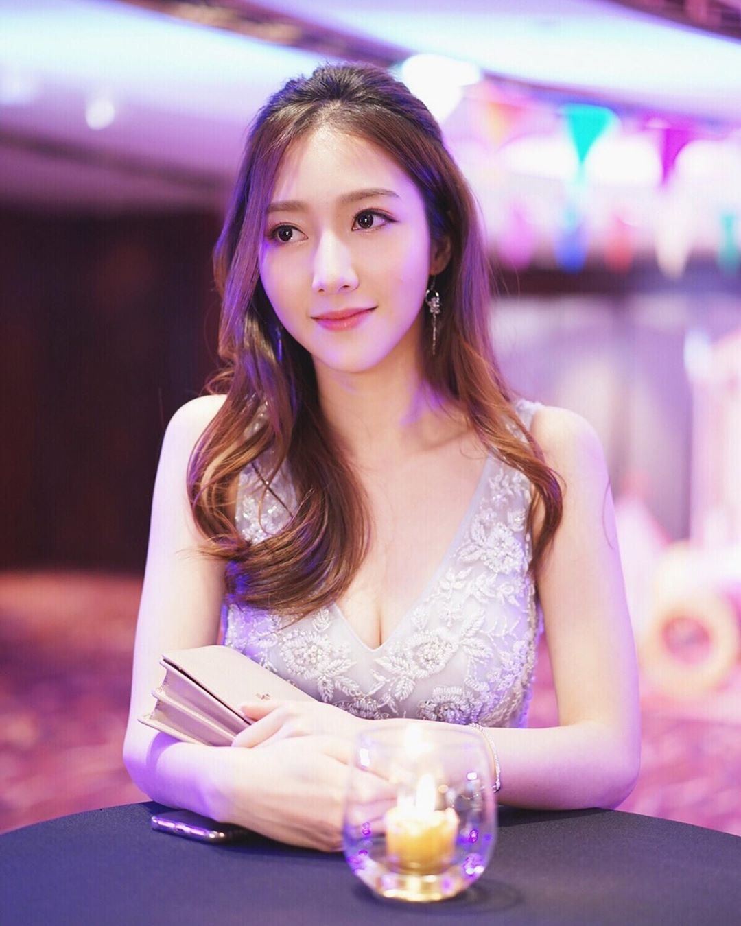 【多图】《机场特警】》港姐何依婷的处女剧,剧里却遭杨明「摸来摸去」!