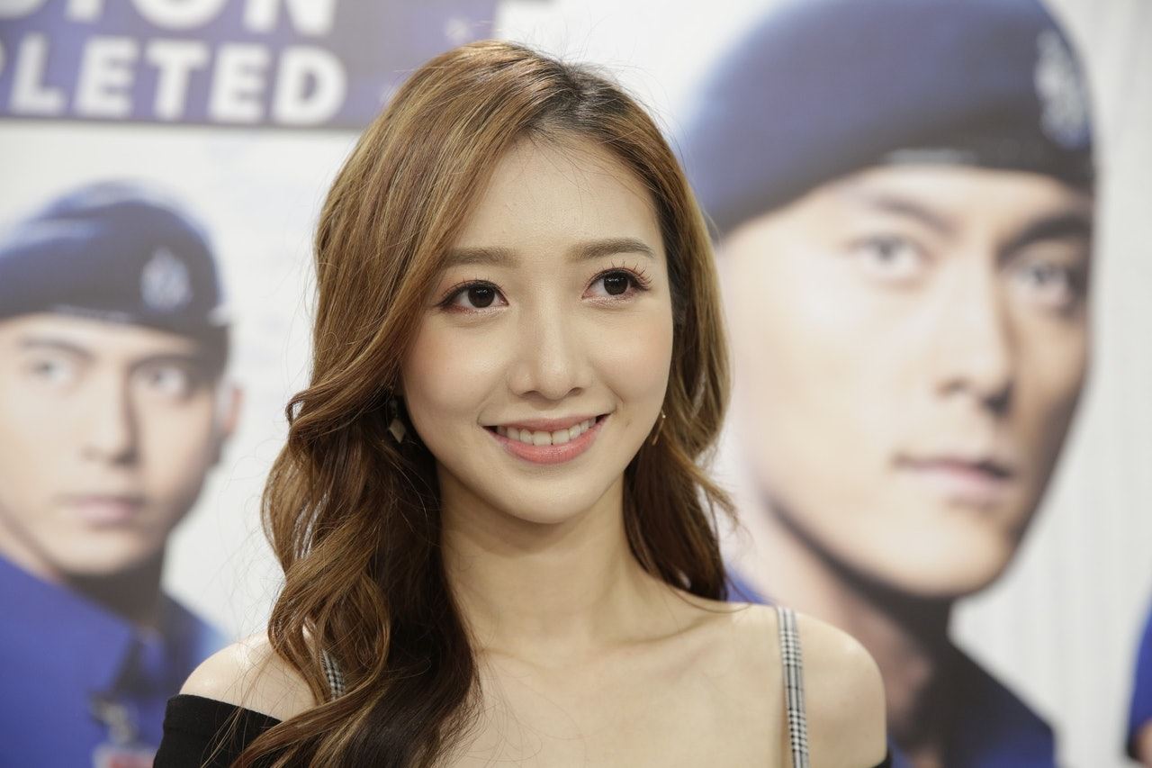 【机场特警】何依婷与杨明拍亲密戏不过电，更爆出择偶对象！