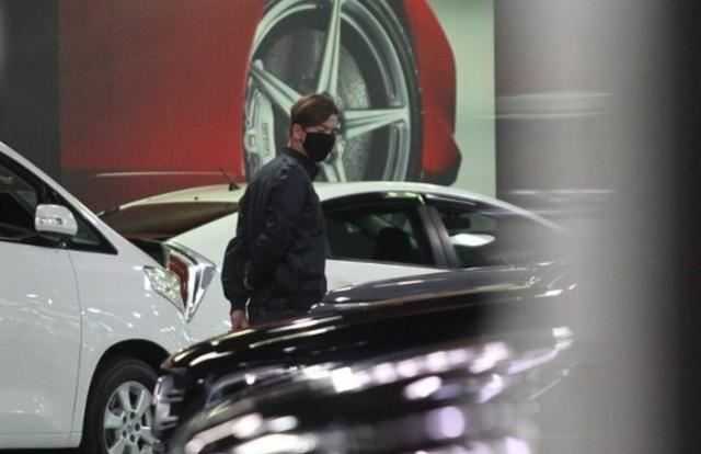 马国明到车行挑选新车，与唐诗咏发展新关系？