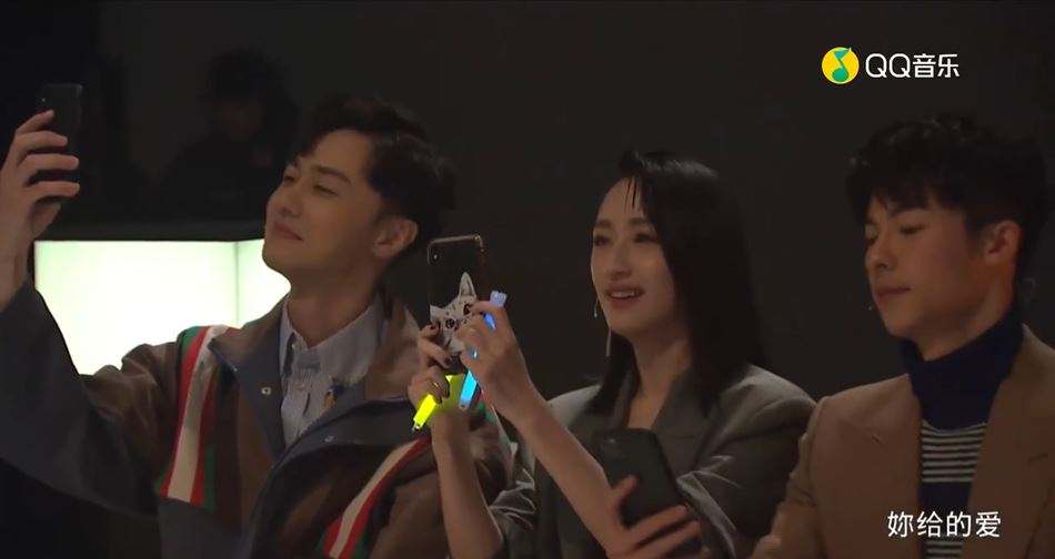 【想见你】线上音乐会，伍佰演唱《last dance》聚齐一众演员狂甩荧光棒！