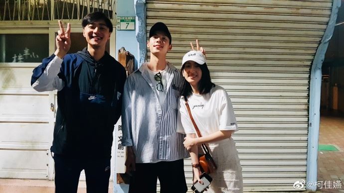 《想见你》主演重返拍摄地点：凤南小队我们都挺过来了！