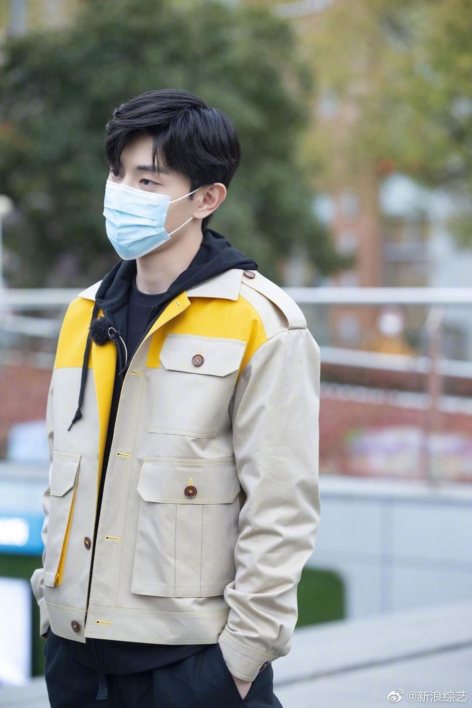 《极限挑战6》邓伦跟拍摄影师出意外!他的真实反应受网民狂赞:一直是暖男!