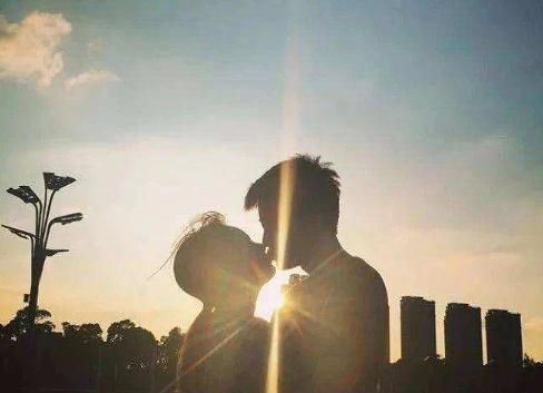 贾乃亮离婚后首次被曝新恋情,女生还是个白富美!