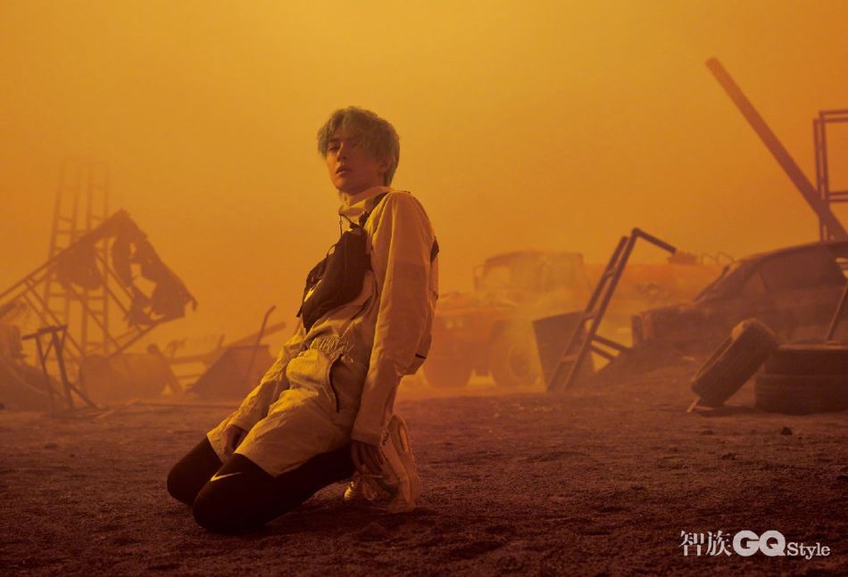 超帅的！王一博最新封面大片曝光，变身仿生人酷炫十足！