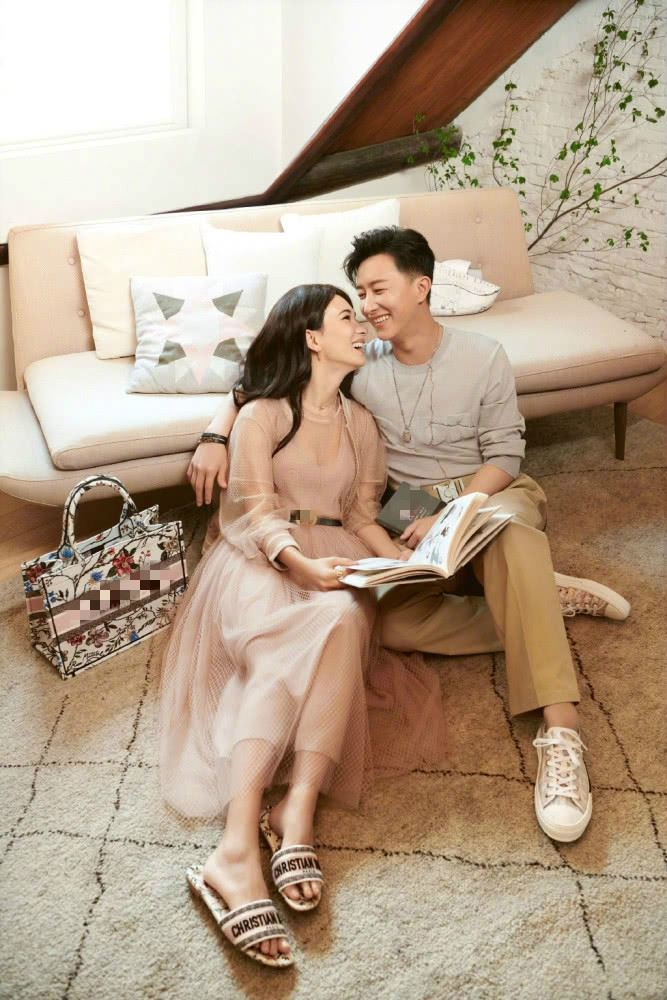 超恩爱！韩庚卢靖姗写真照曝光，深情望向妻子画面超温馨！