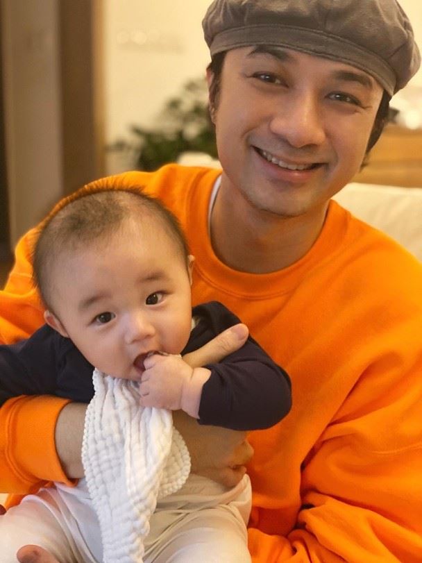 古巨基分享儿子萌照！kuson半岁就会说「i love you」！