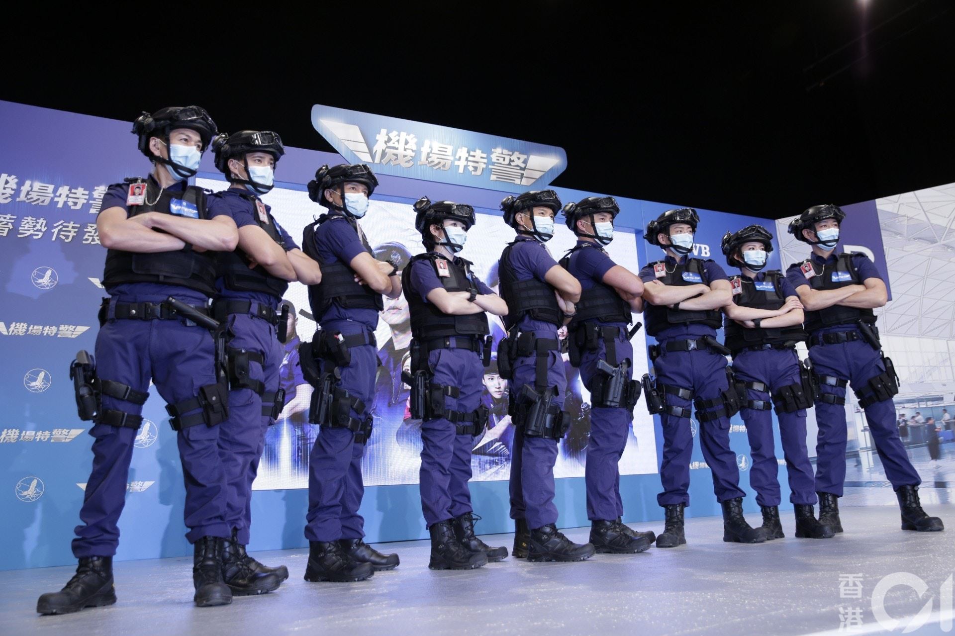 【机场特警】汤洛雯空姐造型超漂亮，跟张振朗拍吻戏：像兄弟，很搞笑！