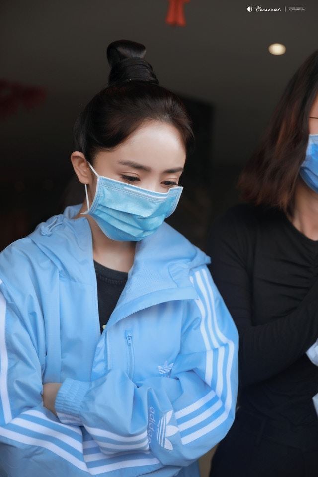 女神们脸小有障碍！盘点7位脸小到戴口罩有难度的女星，几乎遮整张脸！