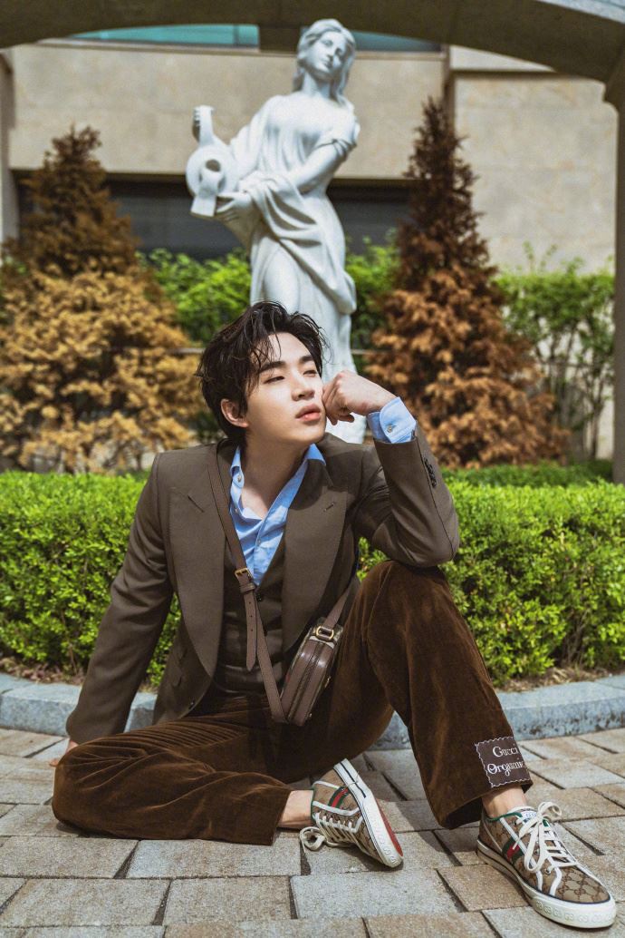 【多图】超帅！henry刘宪华晒新风格大片，英伦风造复古又时髦！