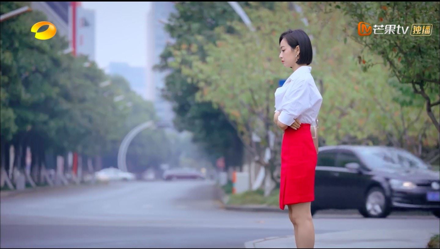 【多图】宋茜在剧里衣着穿搭获网民点赞！现在都流行这样穿！