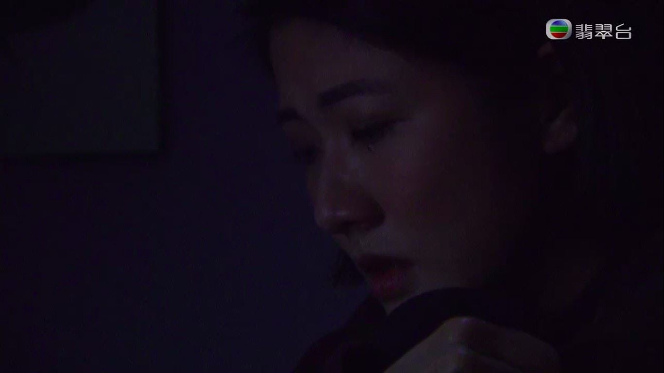 【机场特警】邓佩仪独自躲在黑暗中眼眶泛泪，演技大受好评！