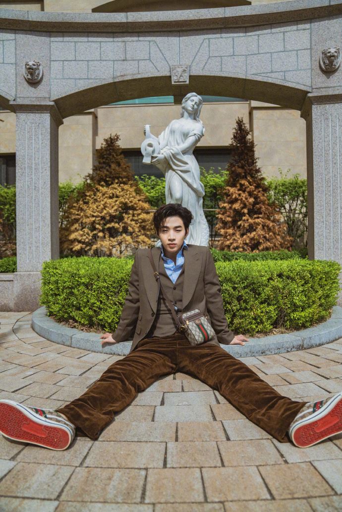 【多图】超帅！henry刘宪华晒新风格大片，英伦风造复古又时髦！