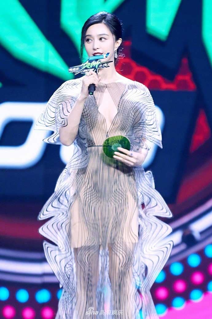 ［美图］水嫩肌肤若隐若现！范冰冰性感纱裙显柔美身段 