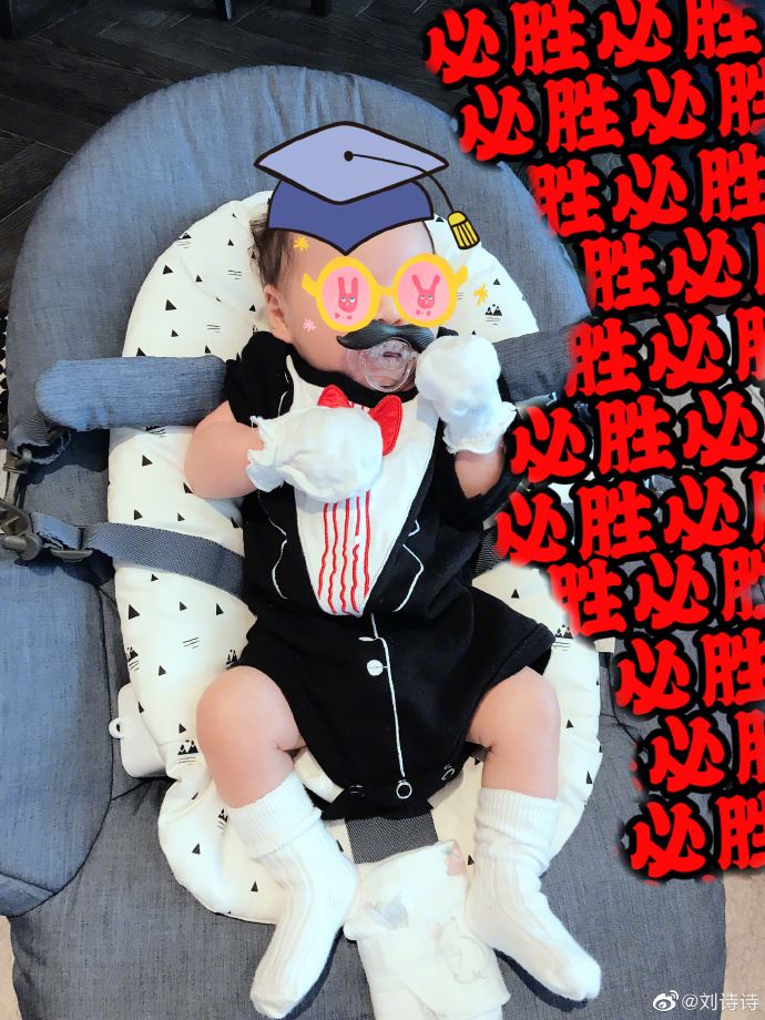 刘诗诗罕晒儿子正面照！网：小辛巴褪好长