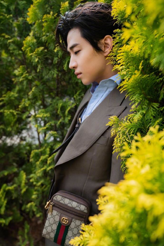 【多图】超帅！henry刘宪华晒新风格大片，英伦风造复古又时髦！