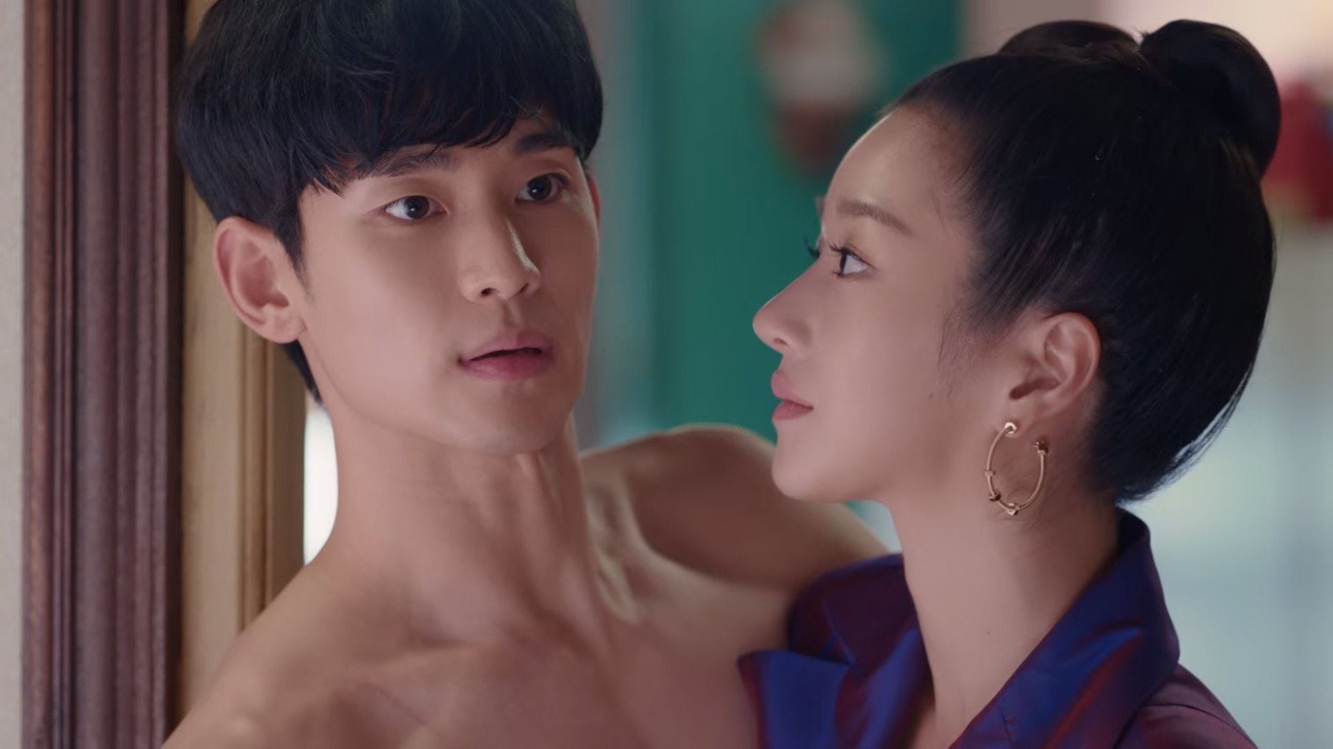 金秀贤被徐睿知袭胸！他一脸娇羞脸红超尴尬！