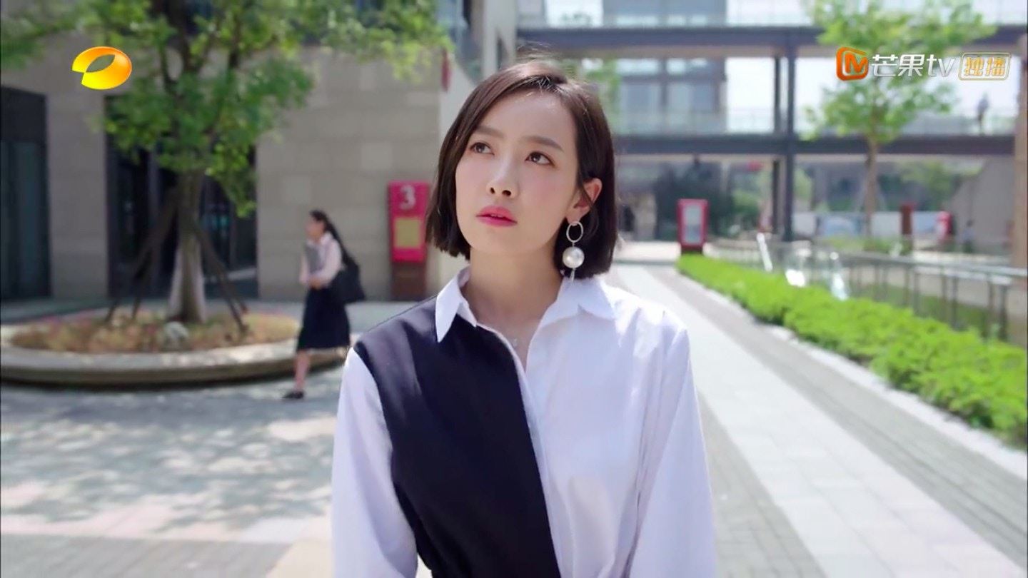 【多图】宋茜在剧里衣着穿搭获网民点赞！现在都流行这样穿！