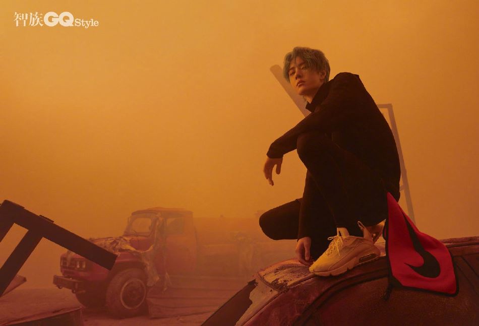 超帅的！王一博最新封面大片曝光，变身仿生人酷炫十足！