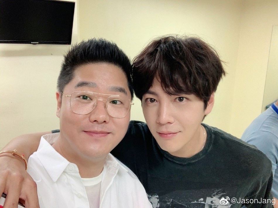 退伍后张根硕首次亮相！网友：瘦了很多！依然帅气！