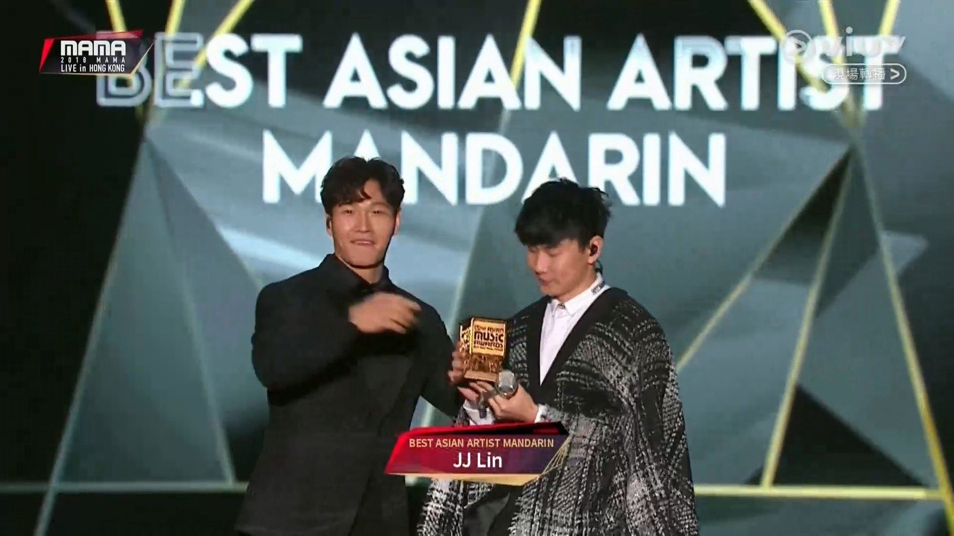 【mama得奖名单】bts拿2大賞爆哭!金钟国颁奖给林俊杰加码合唱
