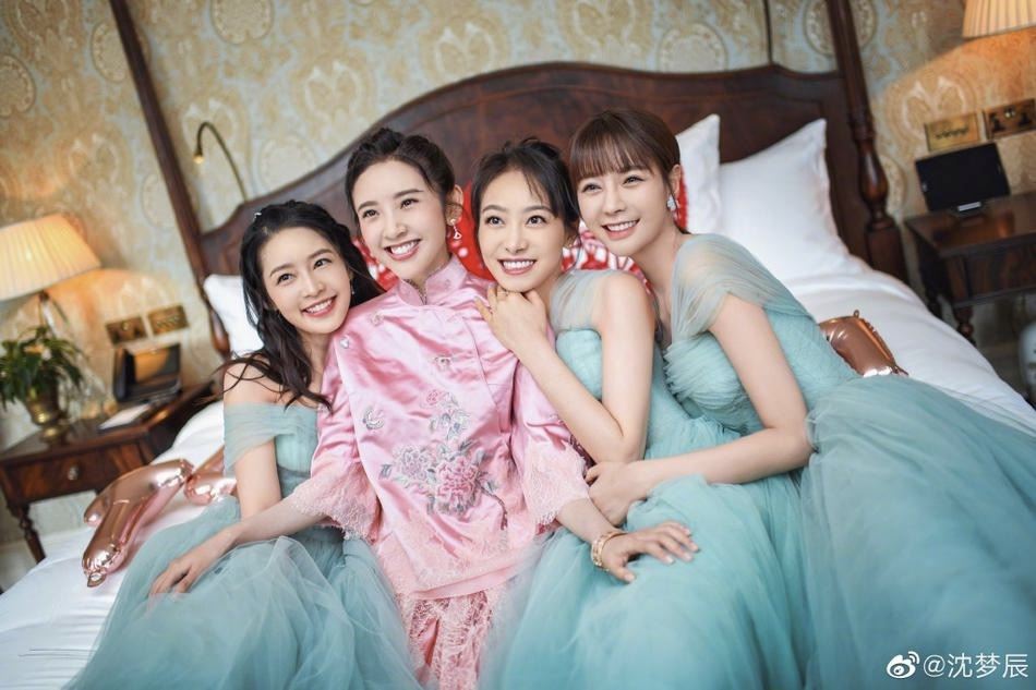 【多图】高颜值超养眼！张若昀唐艺昕伴郎伴娘团土味合影