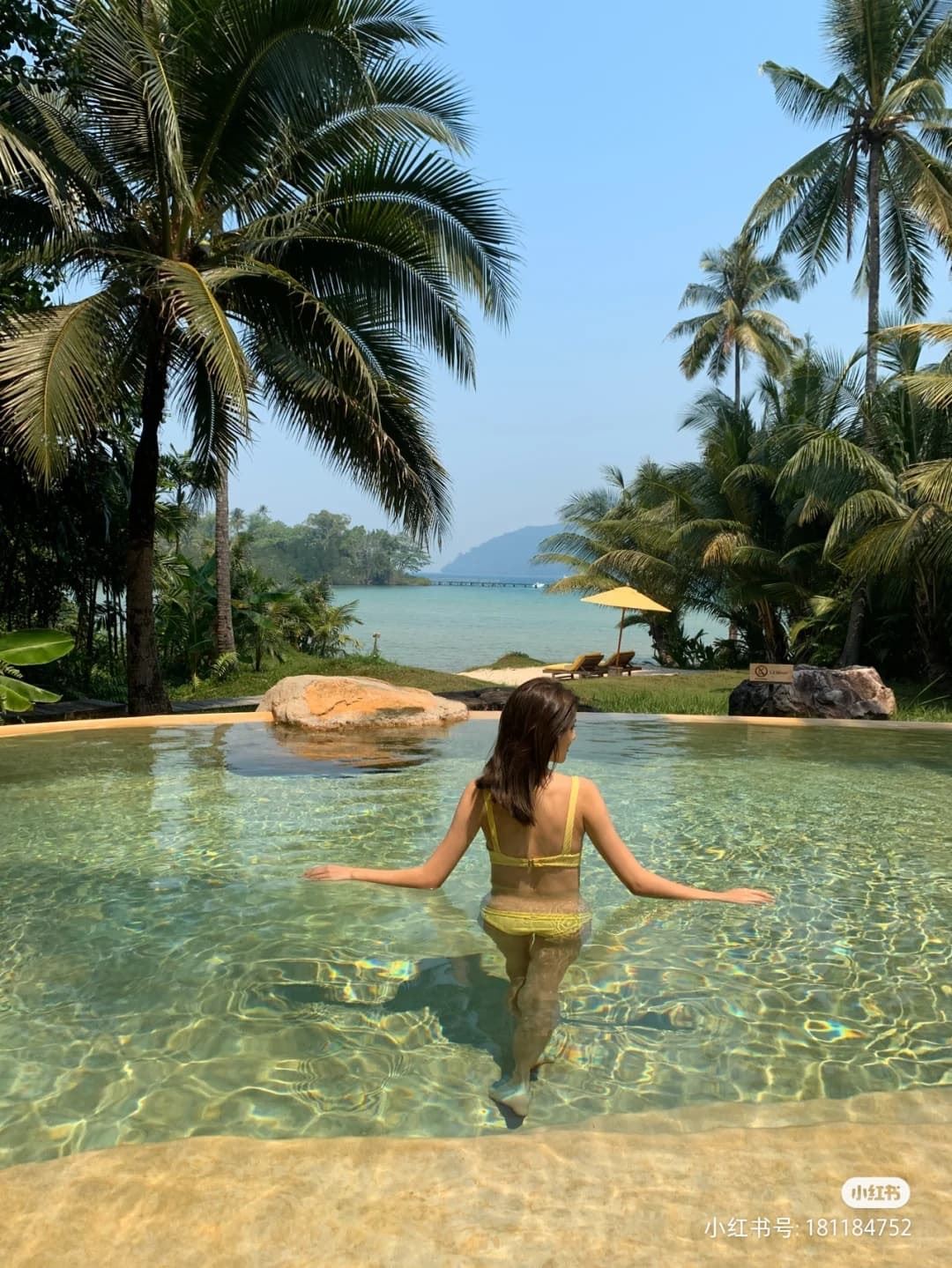 【多图】吴千语狂晒性感露背泳衣，玩转泰国来个大解放！