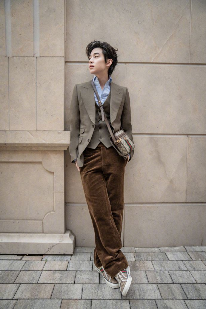 【多图】超帅！henry刘宪华晒新风格大片，英伦风造复古又时髦！