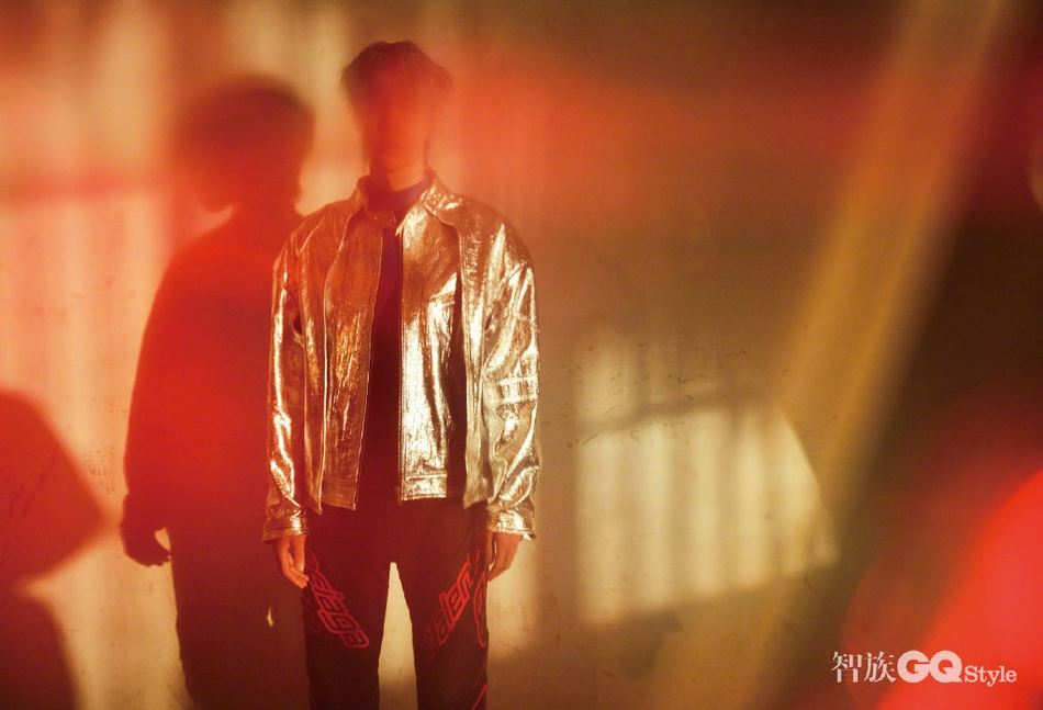 超帅的！王一博最新封面大片曝光，变身仿生人酷炫十足！