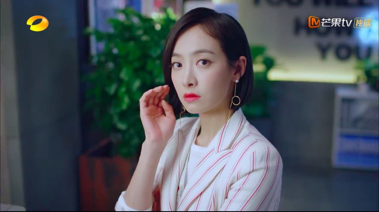 【多图】宋茜在剧里衣着穿搭获网民点赞！现在都流行这样穿！