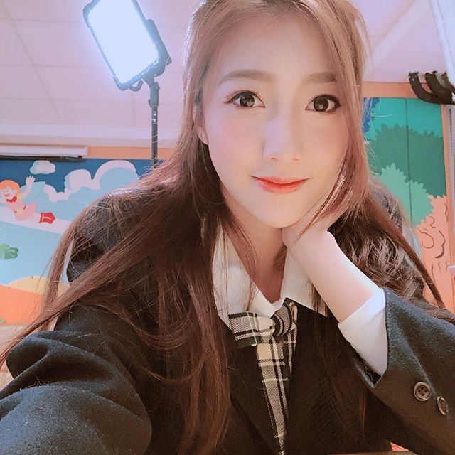 太好看了！盘点8位穿上校服的香港女神，太漂亮了啦！