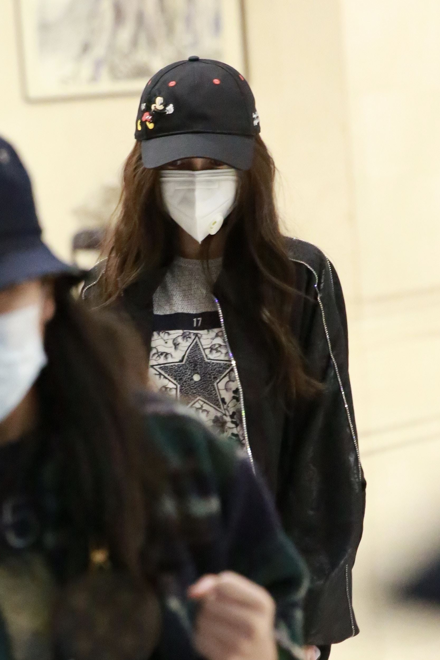 女神们脸小有障碍！盘点7位脸小到戴口罩有难度的女星，几乎遮整张脸！