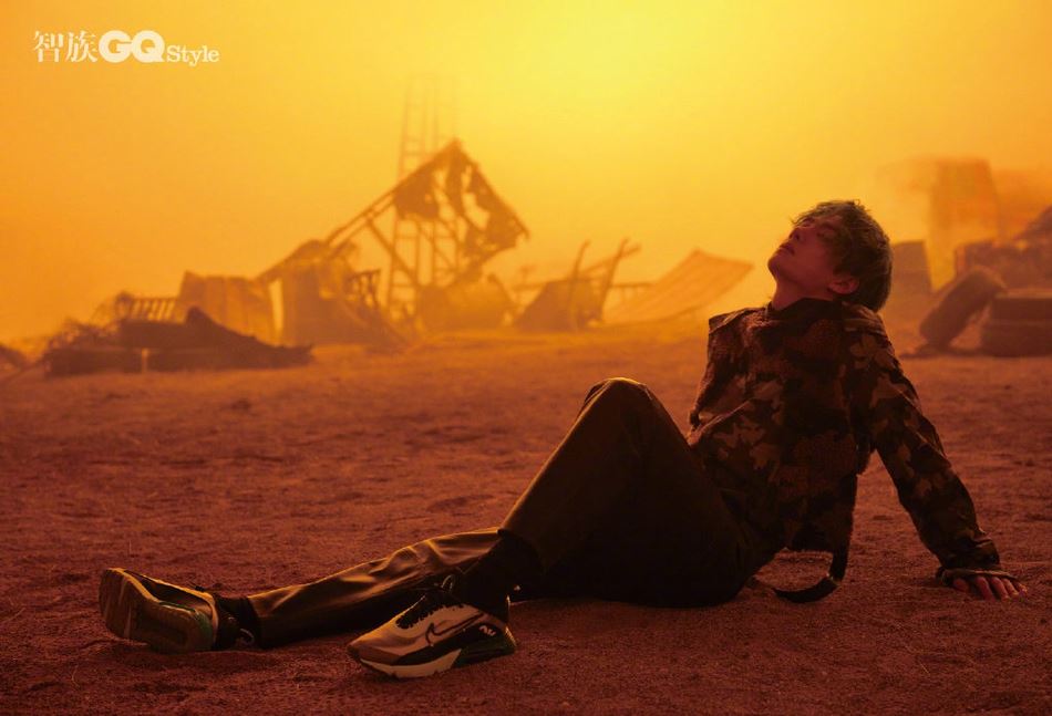 超帅的！王一博最新封面大片曝光，变身仿生人酷炫十足！