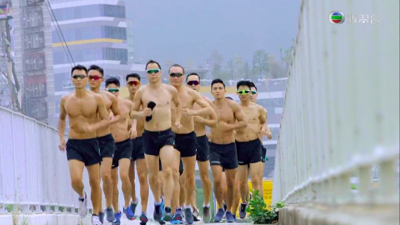 【机场特警】首集张振朗杨明大晒肌肉,众男演员展现壮硕身材!