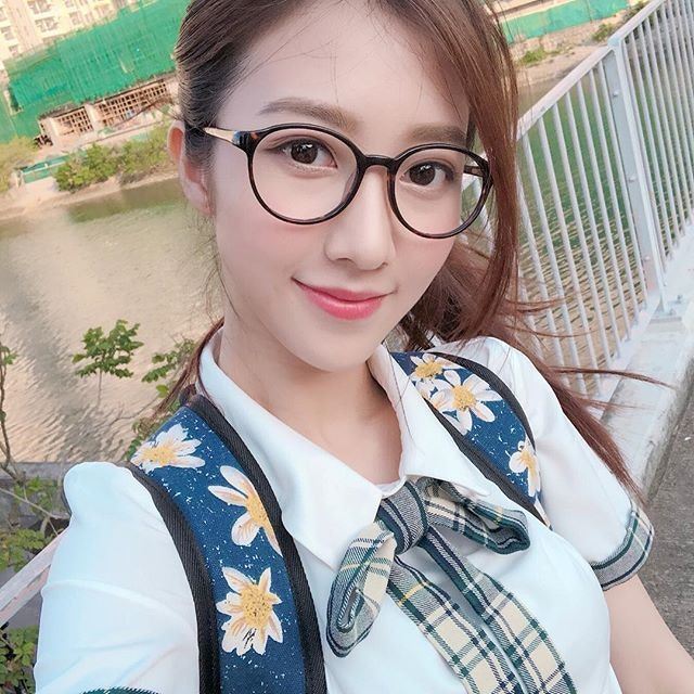 太好看了！盘点8位穿上校服的香港女神，太漂亮了啦！