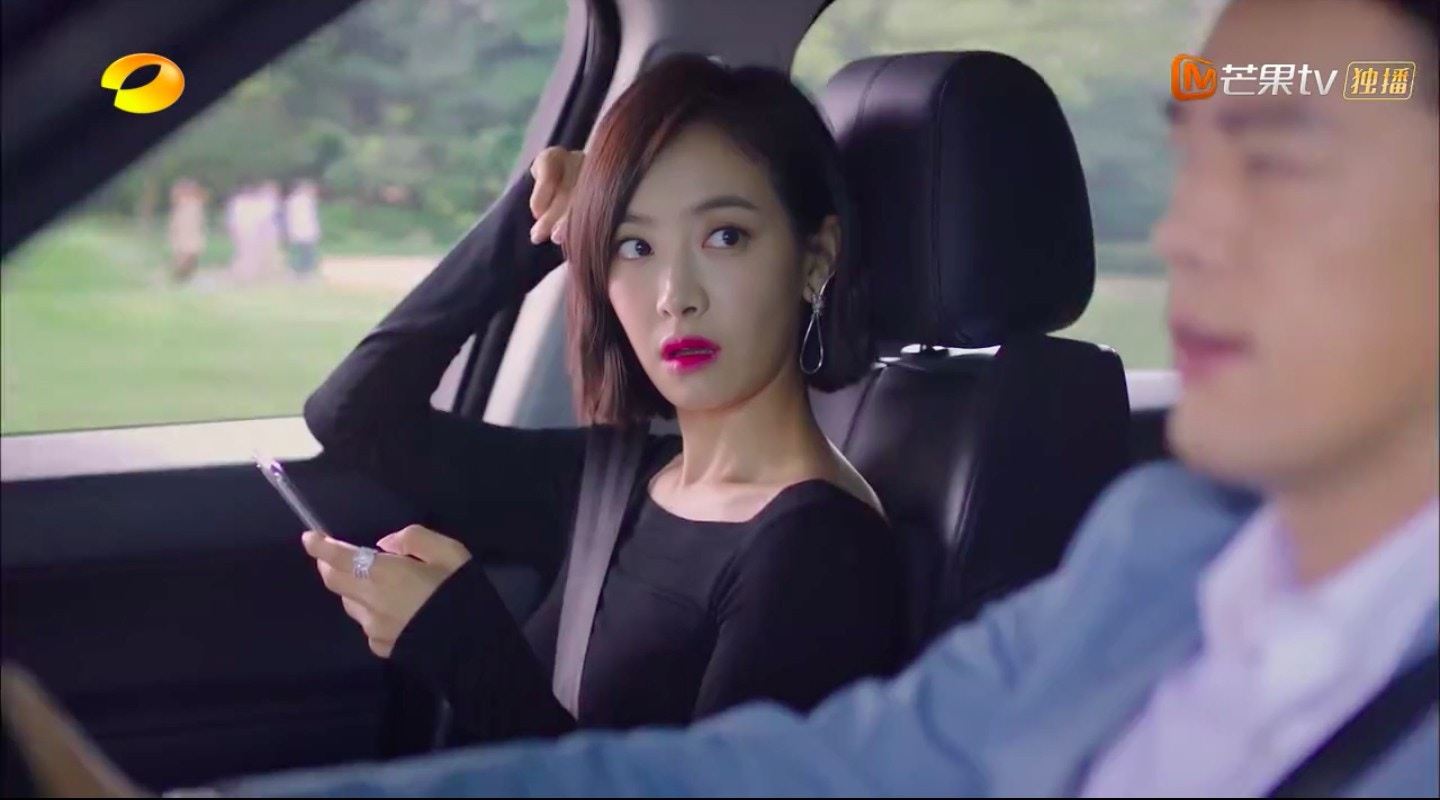 【多图】宋茜在剧里衣着穿搭获网民点赞！现在都流行这样穿！