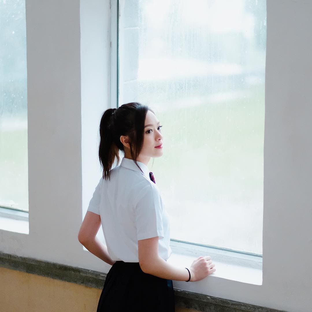 太好看了！盘点8位穿上校服的香港女神，太漂亮了啦！
