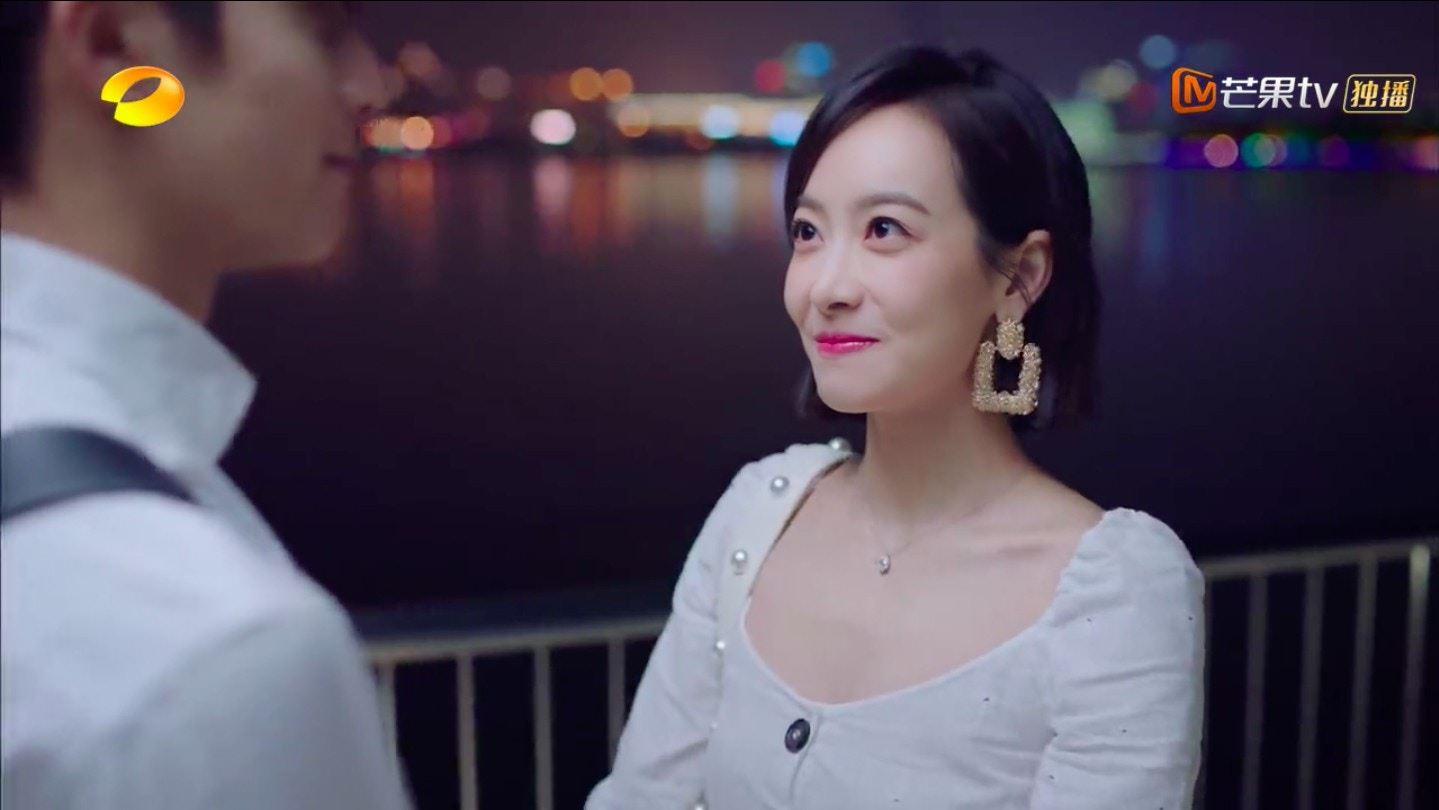 【多图】宋茜在剧里衣着穿搭获网民点赞！现在都流行这样穿！