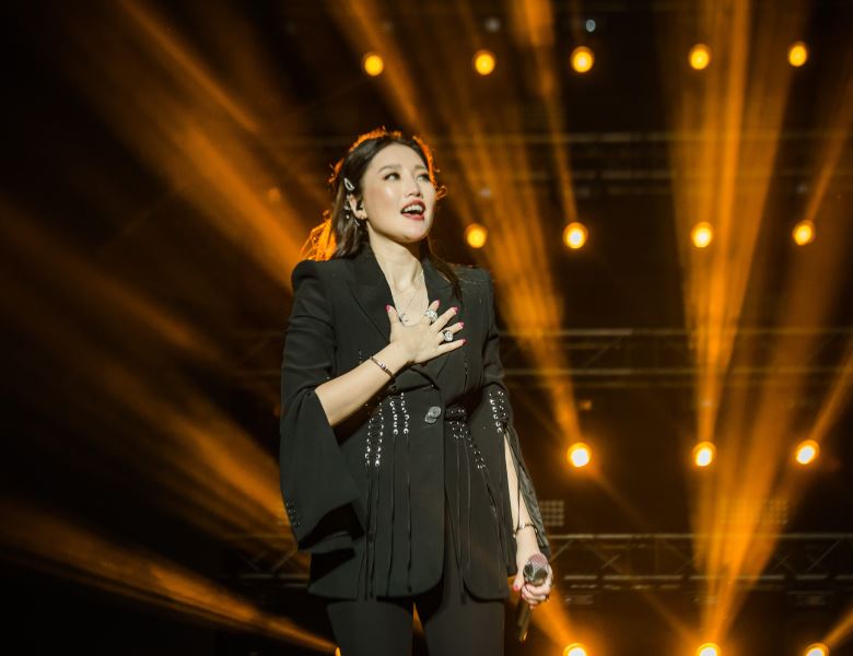 歌迷频狂叫到失声！a-lin新加坡演唱会二度安哥！