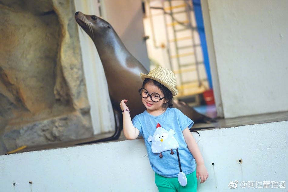 阿拉蕾新写真曝光！头扎辫子好萌就像小天使