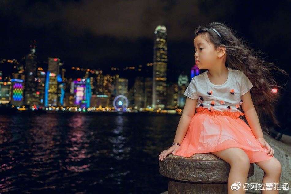 阿拉蕾新写真曝光！头扎辫子好萌就像小天使