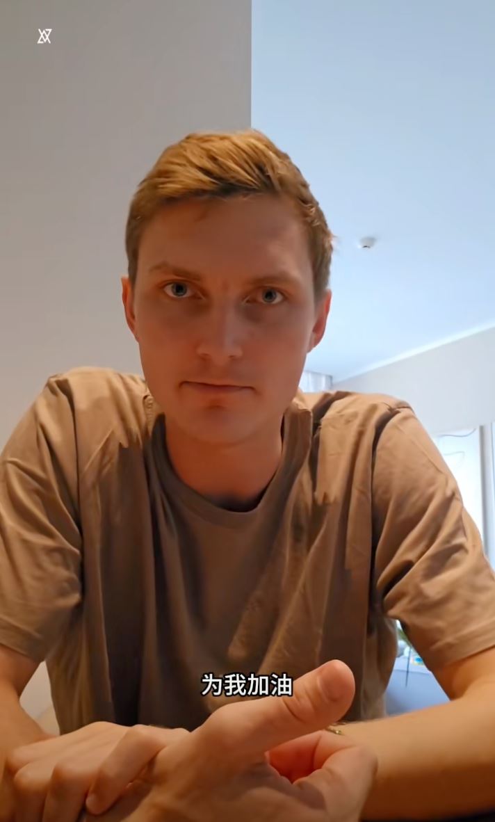 安赛龙分享解压方式❗竟是练写汉字✏️