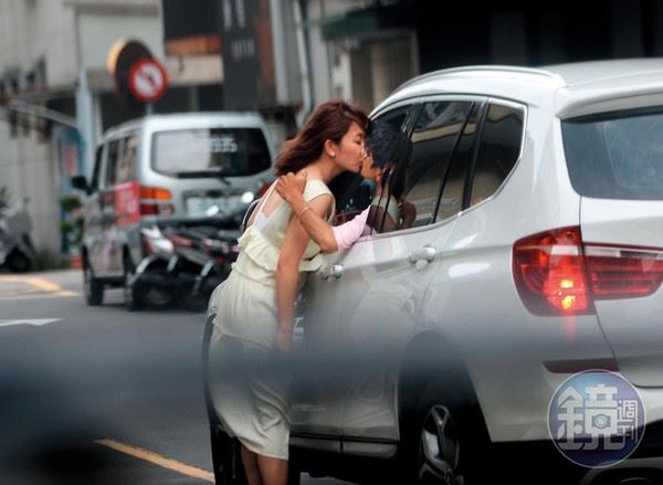 阿翔被爆外遇！和谢忻在路边亲吻被抓到