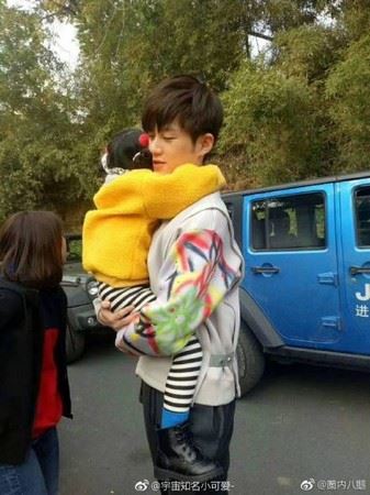 与安吉小鱼儿回归《爸爸5》录制现场曝光！阿拉蕾一见董力就要抱抱