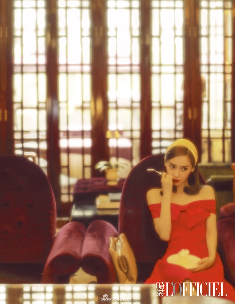 angelababy登时尚杂志封面！大走文艺复古风超像真人芭比