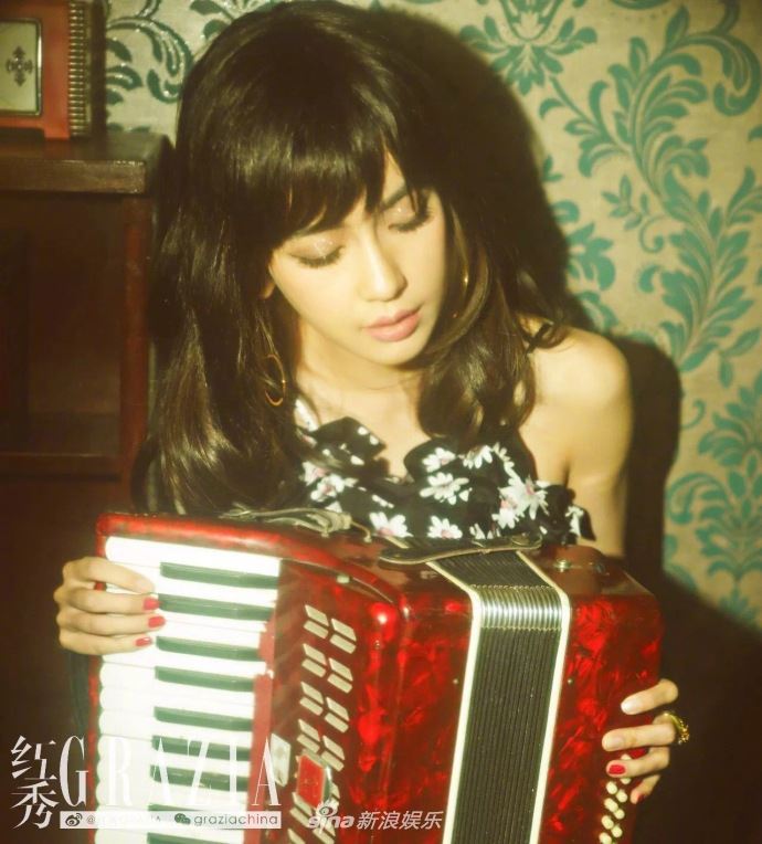 难得一见的刘海look！angelababy超像日系洋娃娃 