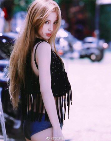 angelababy 早期性感照曝光！网友：以前更美更像混血儿