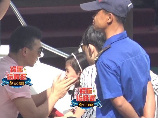 ［动图］《爸爸去5》新春特辑最新花絮！嗯哼猛跳舞超可爱