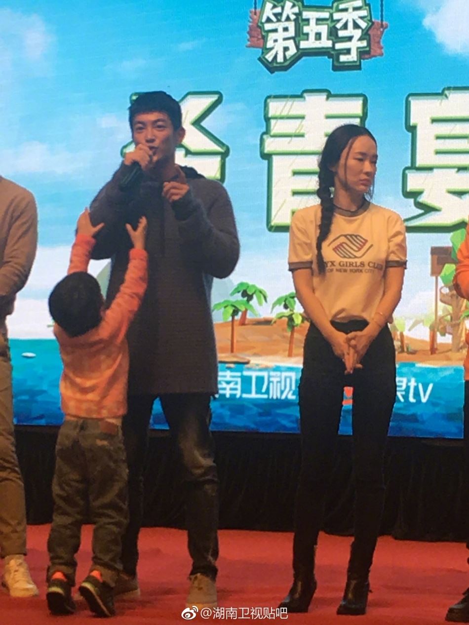 《爸爸去哪儿5》杀青宴现场曝光!6萌娃台上嬉戏超有爱